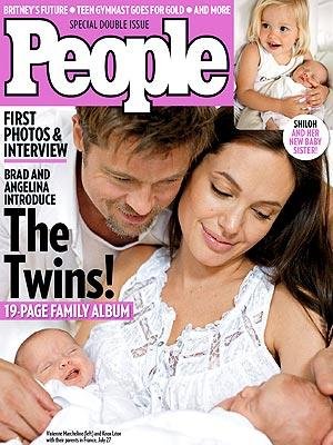 capa da revista People com a foto dos gêmeos de Brad Pitt e Angelina Jolie