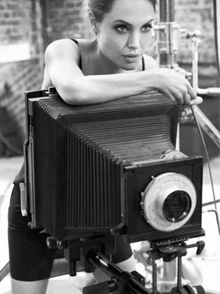 angelina-jolie-with-a-large-format-camera