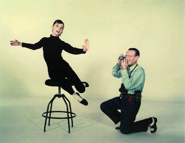 audrey-hepburn-being-photographed-by-fred-astaire