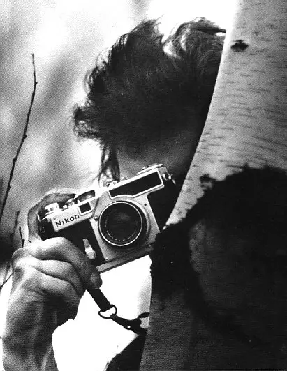 bob-dylan-with-a-nikon-sp-rangefinder