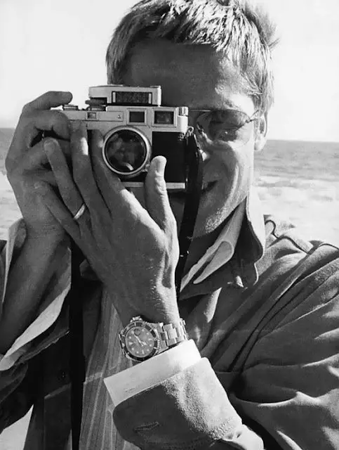 brad-pitt-with-a-leica-m3