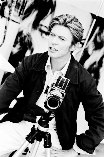 david-bowie-with-a-hasselblad