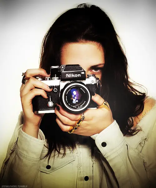 kristen-stewart-with-nikon-f2