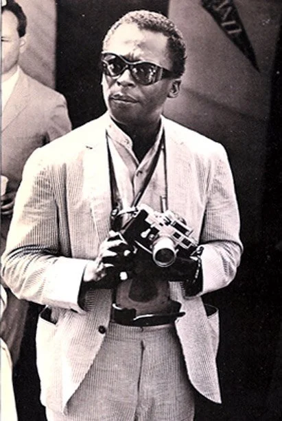 miles-davis-with-his-leica