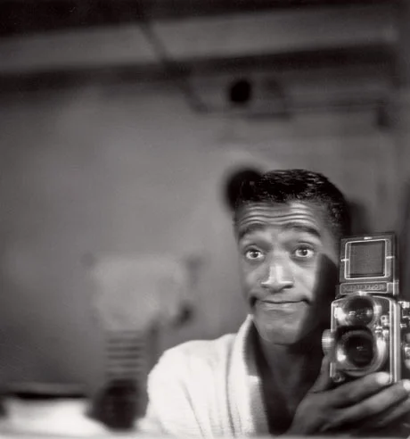 sammy-davis-jr-and-his-rolleiflex