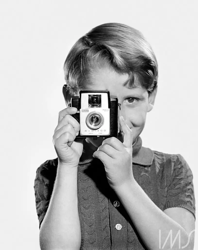 foto publicitária de Chico Albuquerque da câmera fotográfica Kodak Rio-400 em 1965